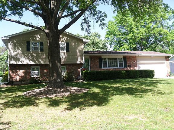 3rd image of 209 E Briarwood Ln