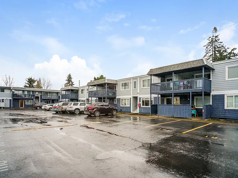 Willow Lake Apartments — Photo 28