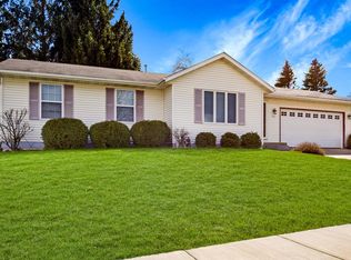 819 Mallinger Dr, Port Washington, WI 53074