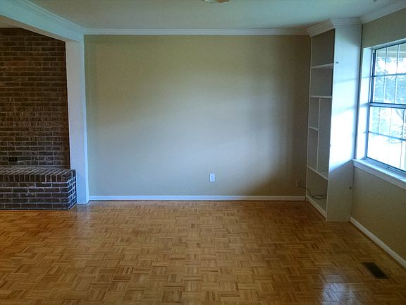2nd image of 928 Kennington Hills Dr