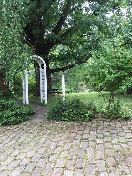 1400 Fox Chapel Rd photo 1