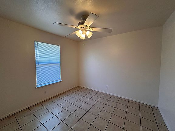 4th image of 2614 Hidden Hill Dr