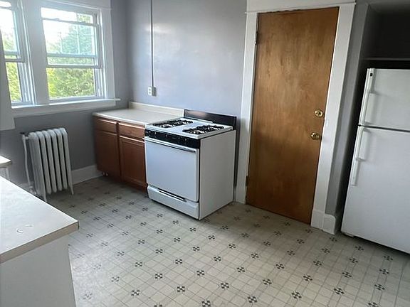 2nd image of 182 Elm St #12