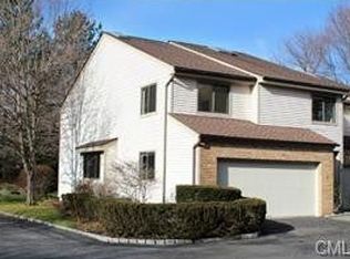 500 River Rd APT 5, Cos Cob, CT 06807