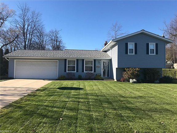 3rd image of 392 Bruce Dr