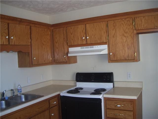 2nd image of 304AB White St