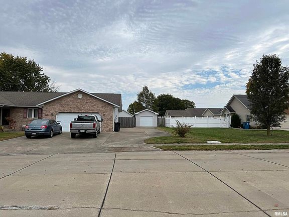 2nd image of 1401 N Magnolia Dr