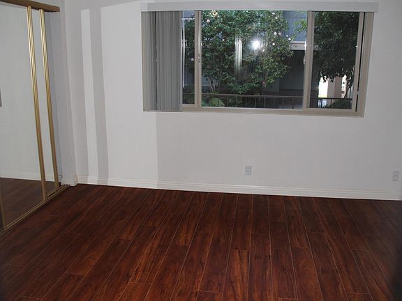 3rd image of 828 Knob Hill Ave