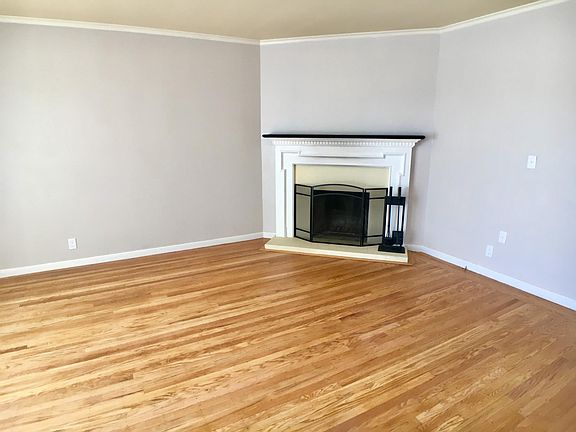 3rd image of 2122 43rd Ave
