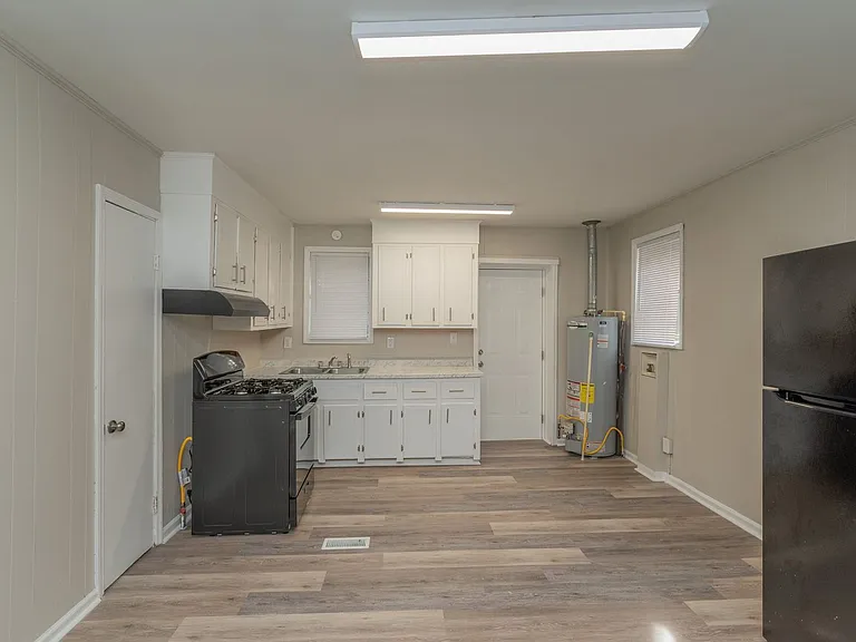 102 Curry St — Photo 13