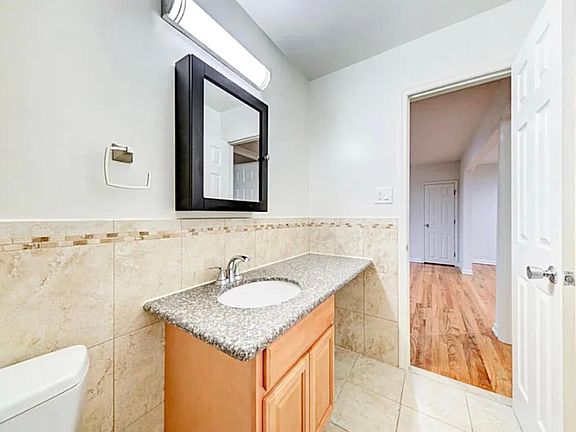 5th image of 31 Soundview Dr #C4