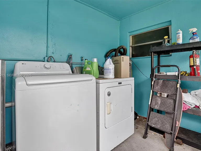 6238 Hayes St — Photo 40