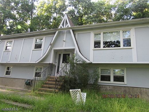 1st image of 16 Dorchester Dr