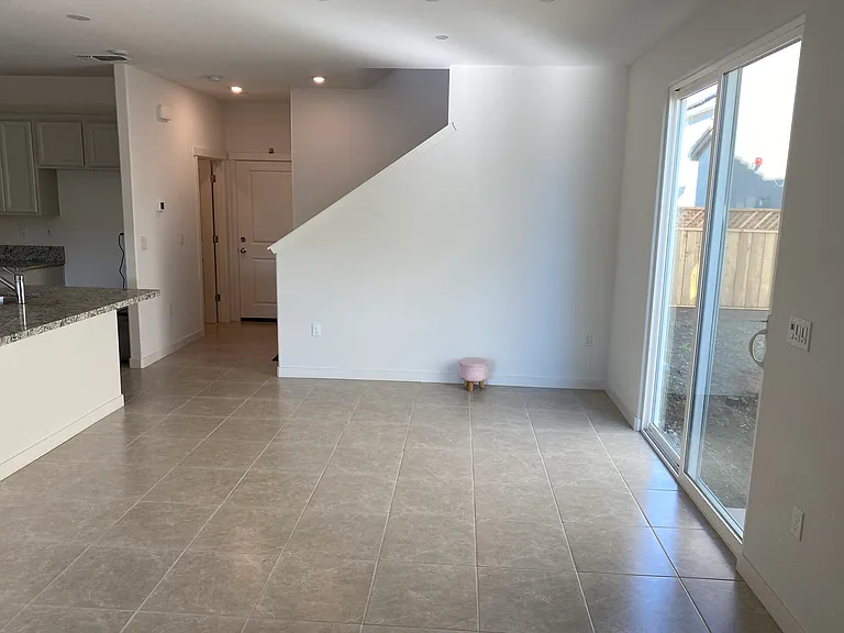 135 E Central Pkwy — Photo 4