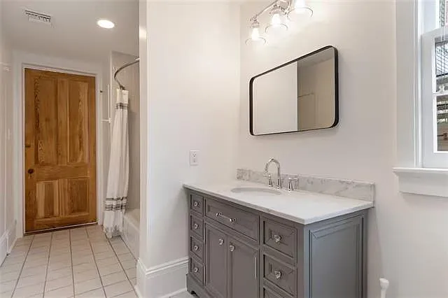 1711 Marengo St — Photo 14