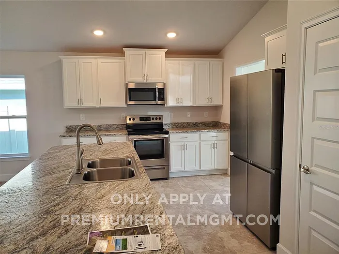 3 bed, 2.0 bath, 1780 sqft, $2,200 — Photo 2