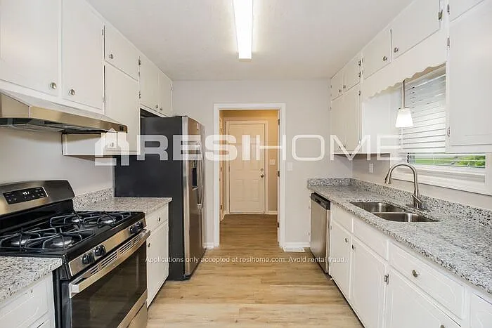 2886 Botany Dr — Photo 3