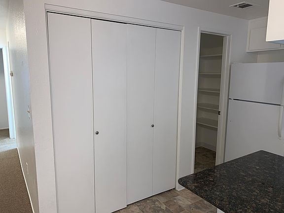 4th image of 185 Tabor Ave #2