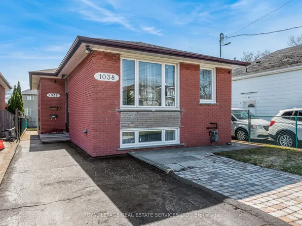 1038 Alexandra Ave, Mississauga, ON L5E 1Z8