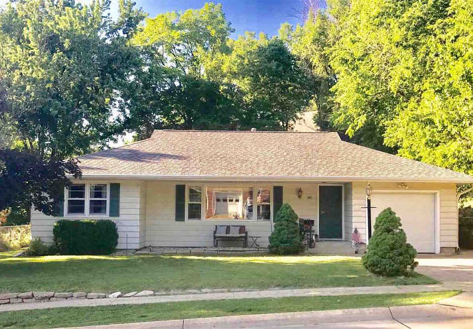 1st image of 205 Cook Dr