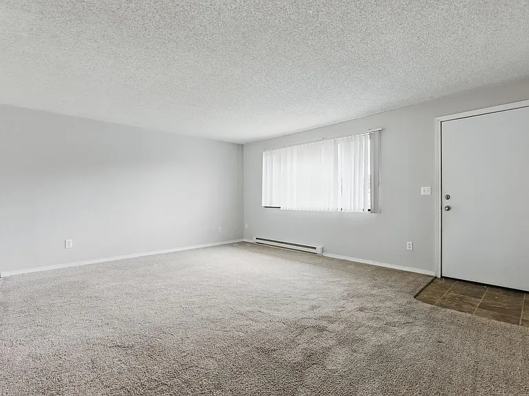 Comfort & Convenience in the Heart of Lents! — Photo 5