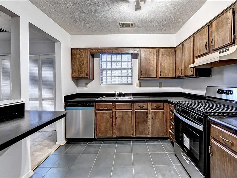 3241 Shadow Walk Ln — Photo 12