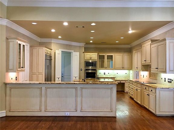 4th image of 28 Canyon Crest Ct