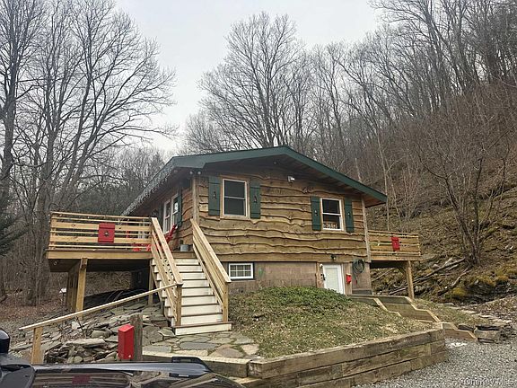 5th image of 989 Chiloway Road