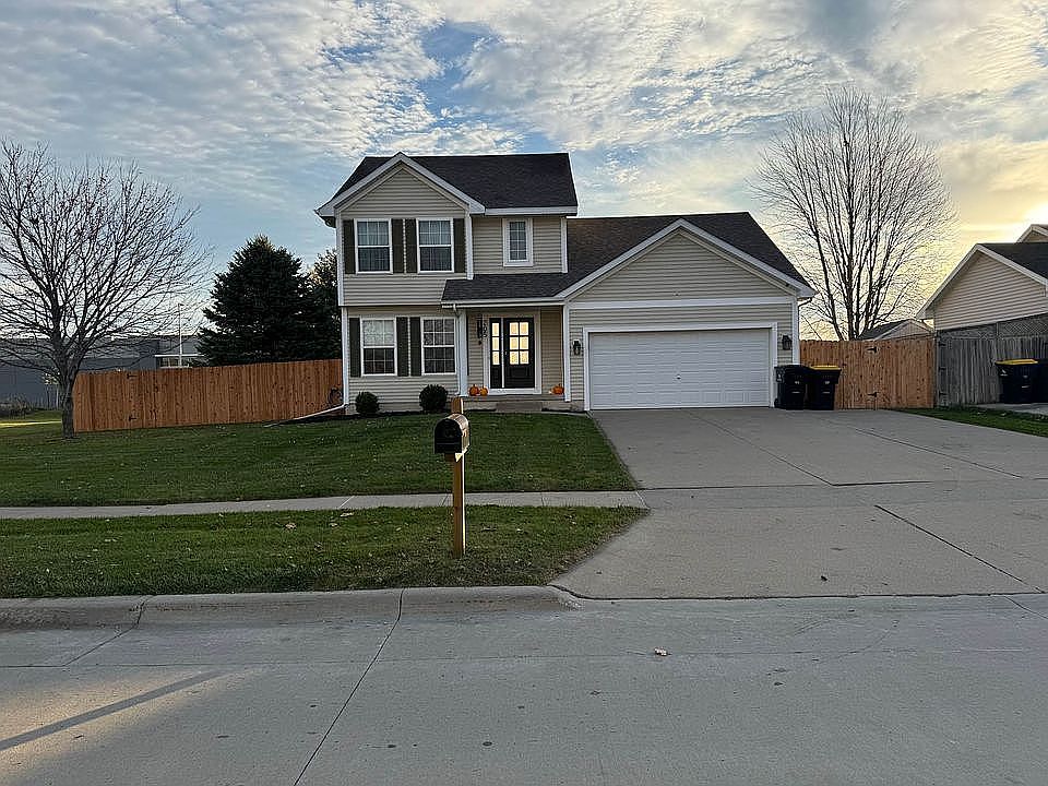1st image of 205 SE Crabapple Dr