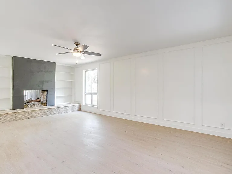 802 Sutton Ct — Photo 3