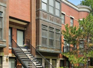 834 W Village Ct, Chicago, IL 60608