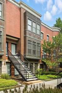 834 W Village Ct, Chicago, IL, 60608