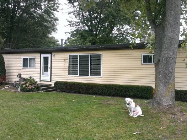 814 Williams Dr, Quincy, MI 49082