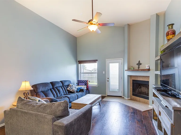 1213 Columbus Ln — Photo 17