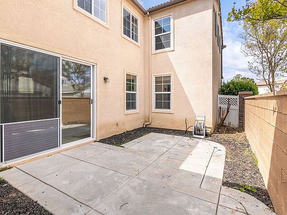40152 Pasadena Drive - Side Courtyard