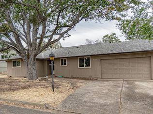 743 Oak Knoll Dr, Ashland, OR 97520