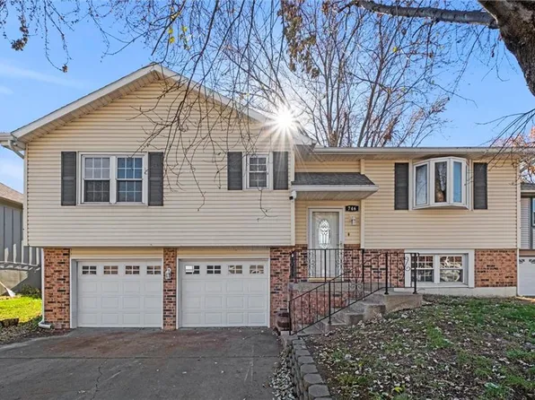 746 S 9th St, Edwardsville, KS 66111
