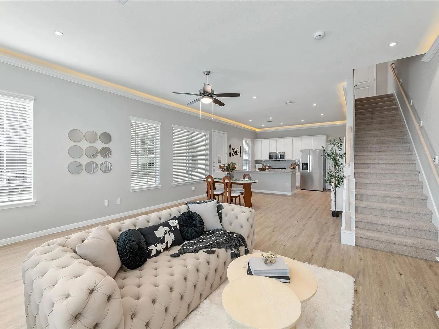 3 bed, 2.5 bath, 1462 sqft, $1,895 — Photo 3