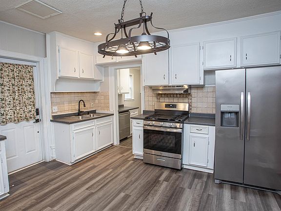 3rd image of 620 McRae Rd