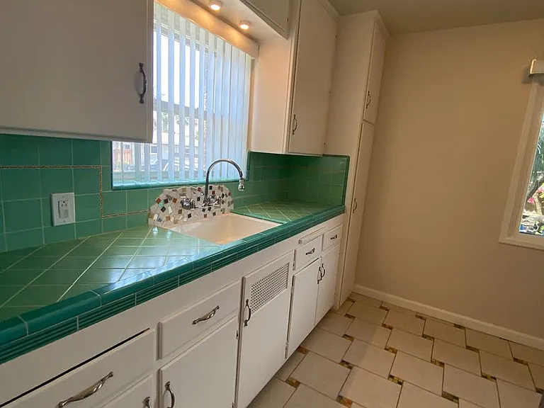 2414-16 Monroe Ave #2416 — Photo 6