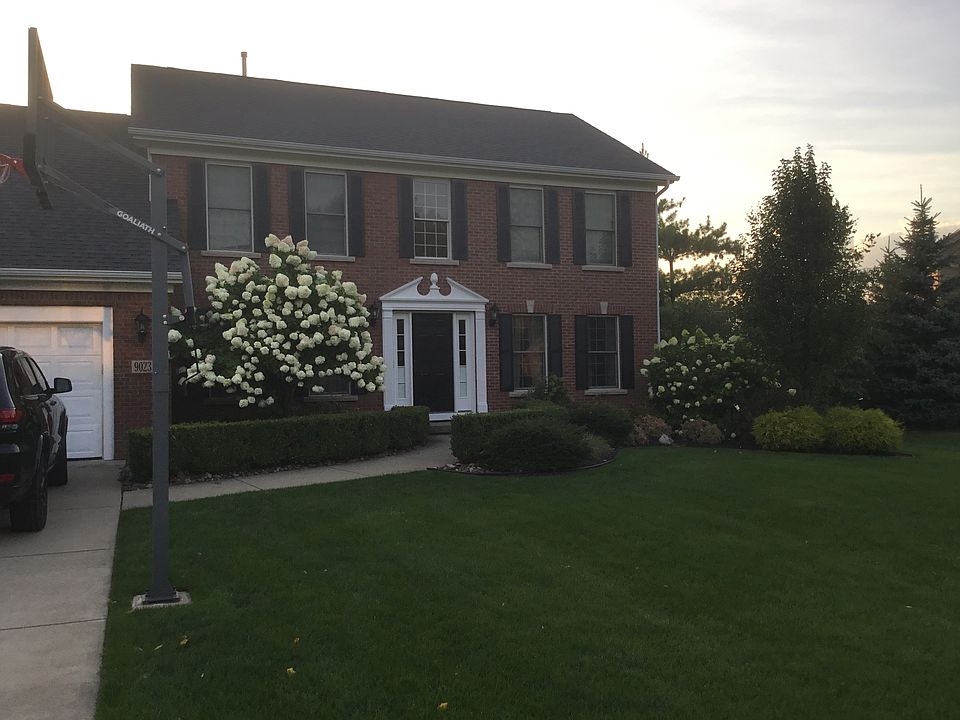 Beautiful culdesac Colonial!