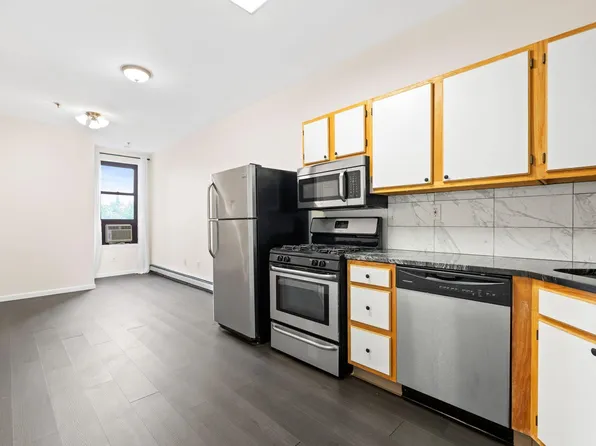 811 Park Avenue image 1 of 16