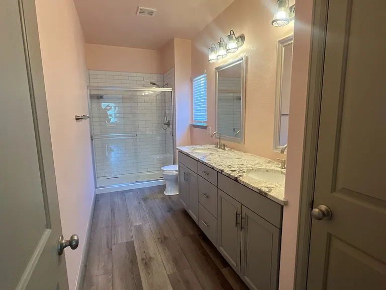 317 Victoria St — Photo 11