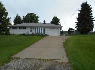 2766 Hrinda Dr, Erie, PA 16506