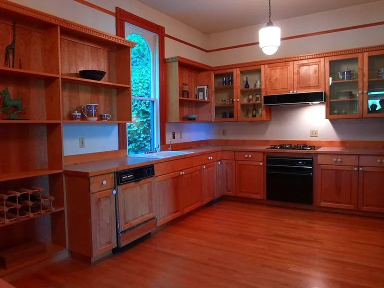 Spacious Kitchen