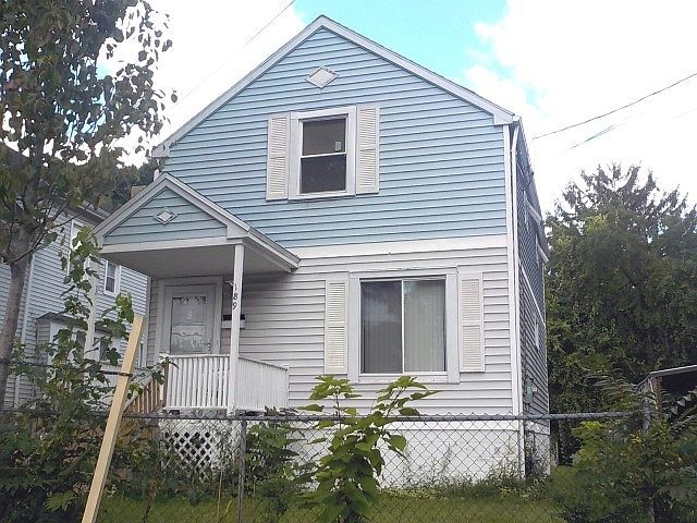 2nd image of 189 1st St