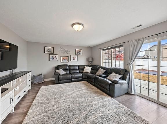 3rd image of 2212 N Pointe Meadow Loop