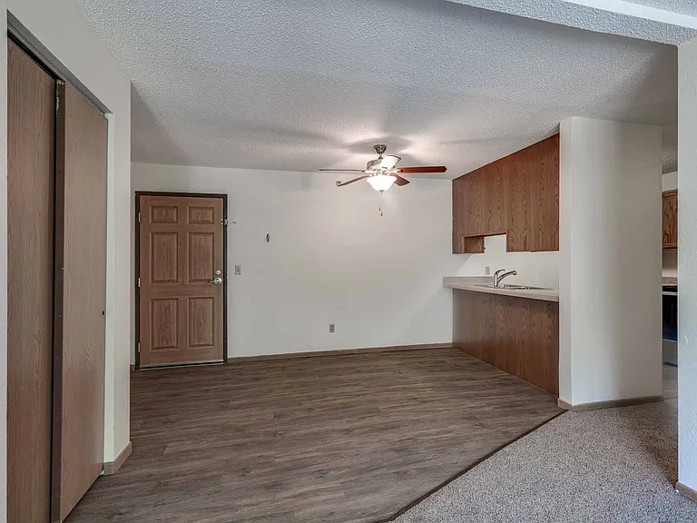 Woodland Park Apartments — Photo 16