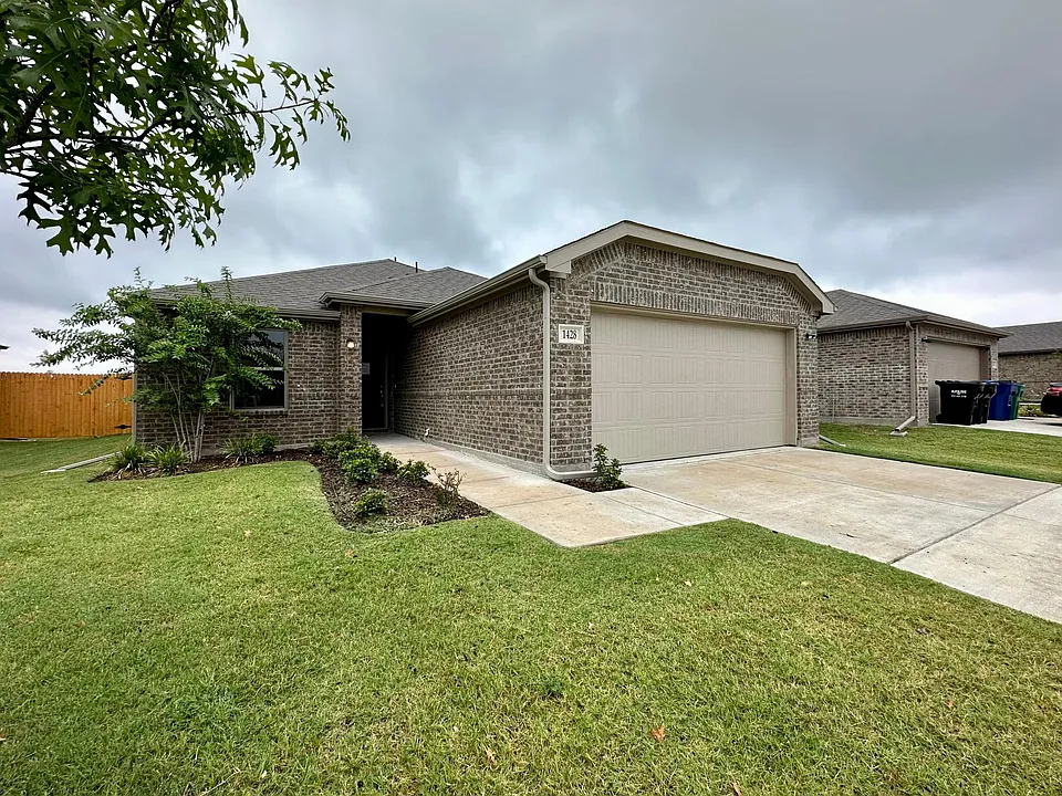 1428 Waverley Dr