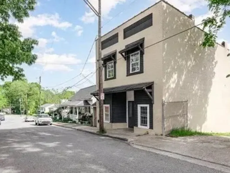 W Centerview St — Photo 8